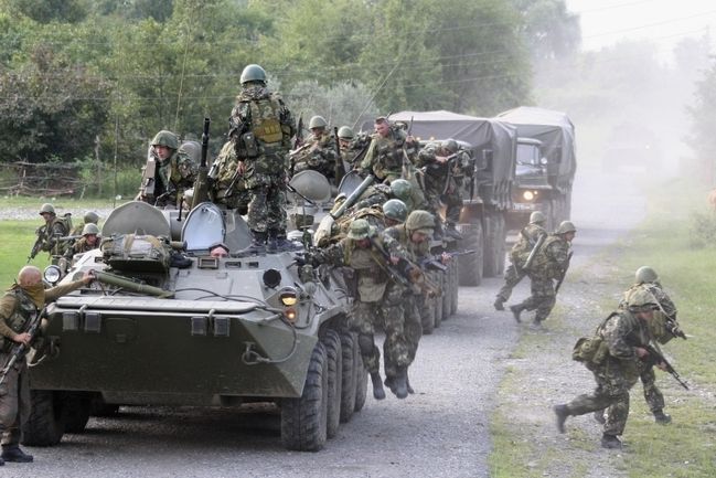 Ruští vojáci při postupu v Abcházii