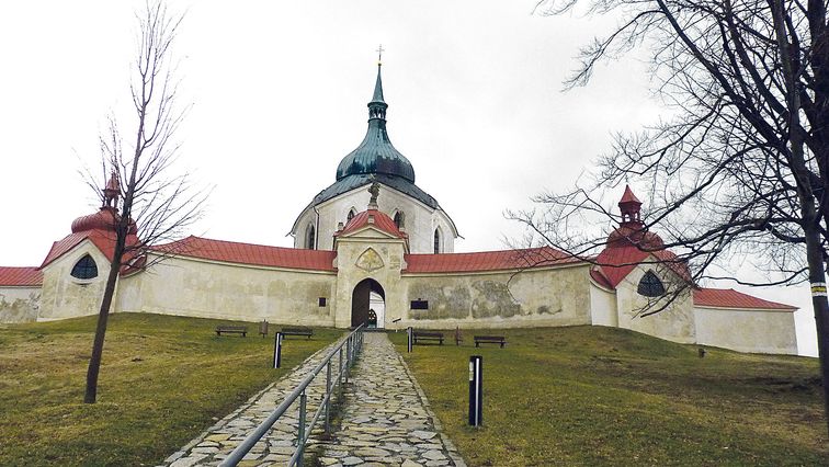 Na vrcholku Zelené hory nad Žďárem nad Sázavou leží areál poutního kostela sv. Jana Nepomuckého.