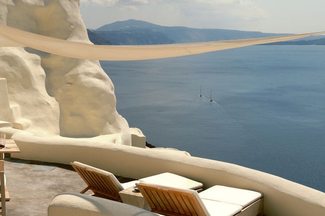 Santorini je jednou z nejluxusnějších evropských destinací, 11 nocí v luxusu tady vyjde i na 130 tisíc korun.