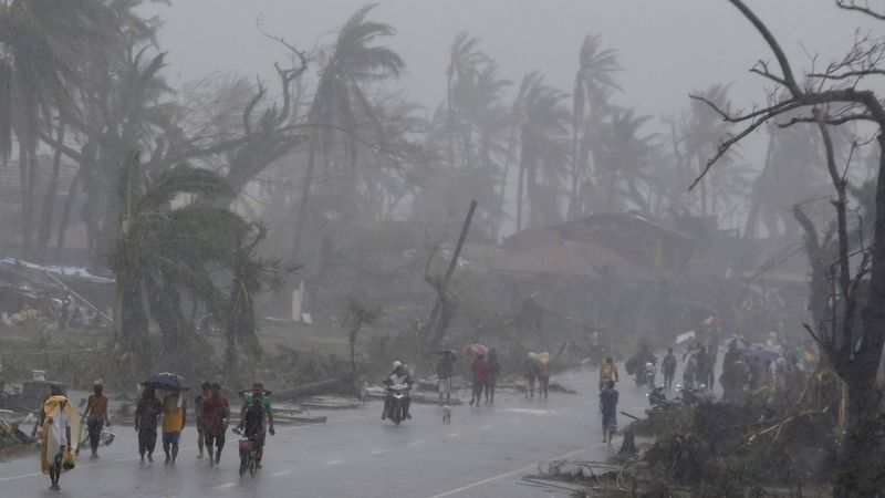 Tajfun Haiyan se nyní řítí na Vietnam