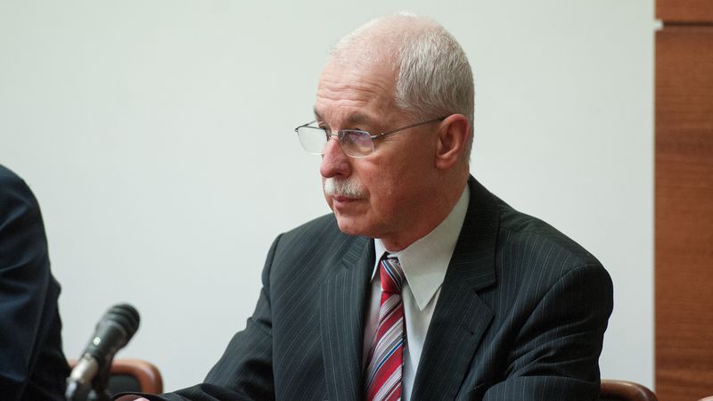 Bývalý rektor Technické univerzity Vojtěch Konopa v soudní síni.