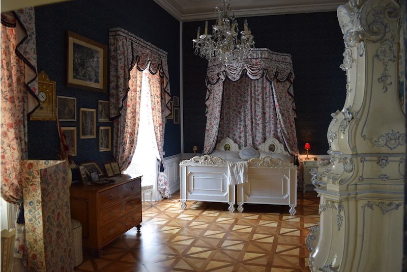 Interiér knížecí ložnice ve Slatiňanech