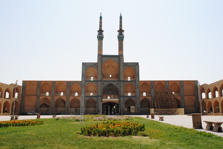 Hlavní náměstí města Yazd s bazarem Amir Chakhmaq