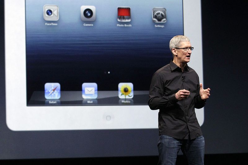 Šéf firmy Apple Tim Cook představuje iPhone a další novinky nejcennější značky na světě.