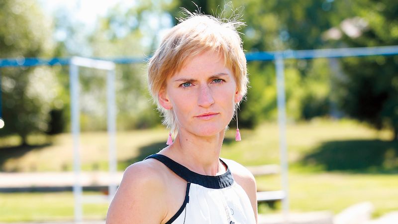 Hana Roguljič se pro svůj románový debut inspirovala několika spornými případy, kdy norský stát rodičům odebral děti.
