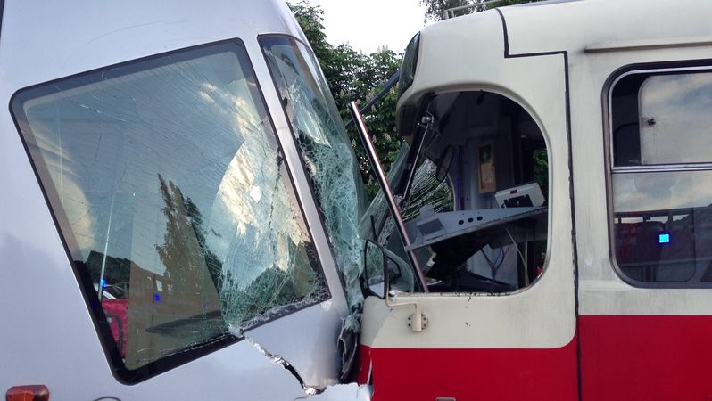 Nehoda tramvají na Evropské třídě v Praze. Ilustrační foto