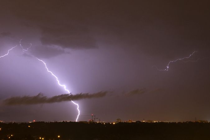 Bouřka v Praze v noci na středu