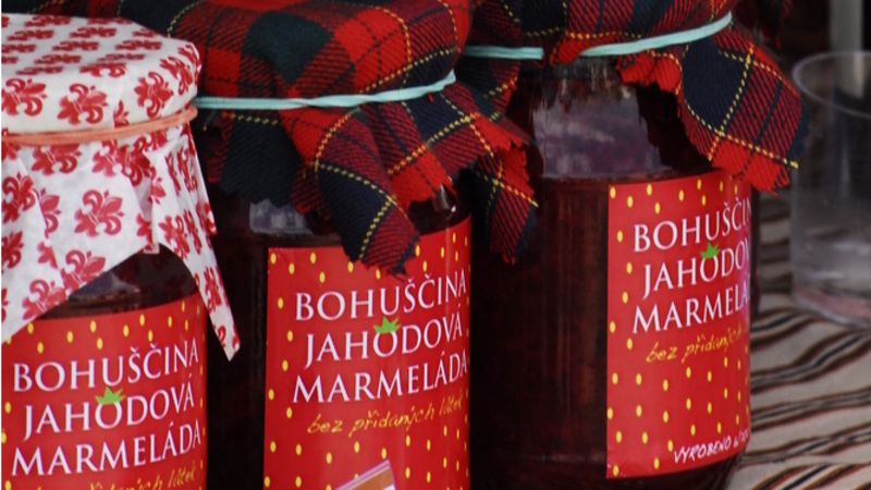 Ve vánočním farmářském sortimentu naleznete např. domácí marmelády.