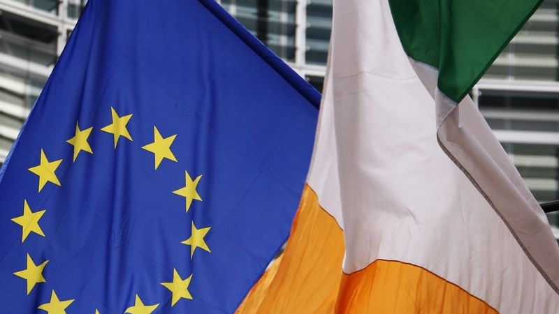 Irští voliči odmítli Lisabonskou smlouvu v červnu.