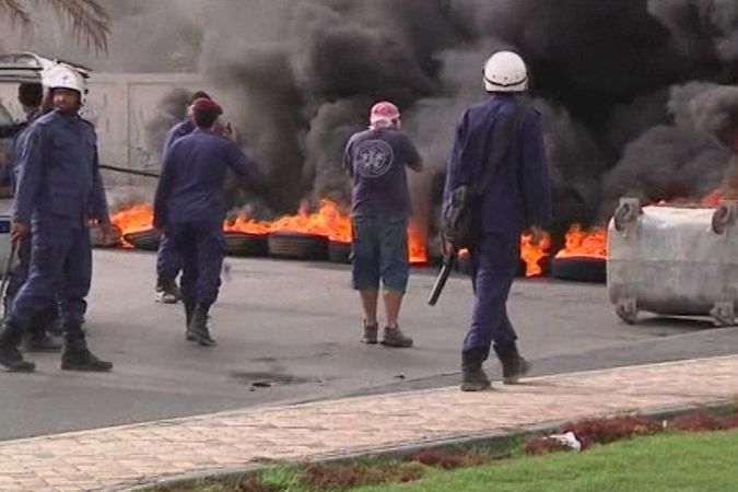 BEZ KOMENTÁŘE: Bahrajnci zapalovali v ulicích pneumatiky