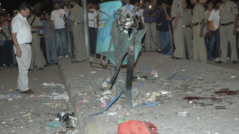 Jedno z míst v Dillí těsně po výbuchu.