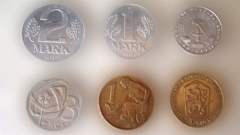 Mince NDR a ČSSR. 1 marka byla 1 koruna