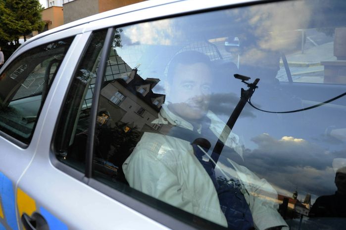 David Rath přijíždí v policejním voze do věznice v Litoměřicích
