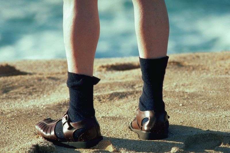 Jestli ponožky do sandálů používali již staří Římané se ještě bude zkoumat, vše však nasvědčuje tomu, že ponožky pocházejí již z počátku našeho letopočtu.