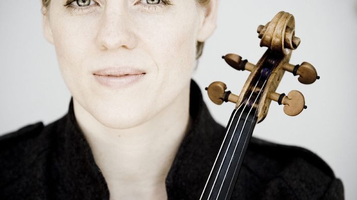 Německá houslistka Isabelle Faustová se do Prahy ráda vrací.