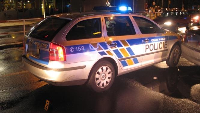 Policejní auto se při pronásledování na D1 srazilo s cisternou