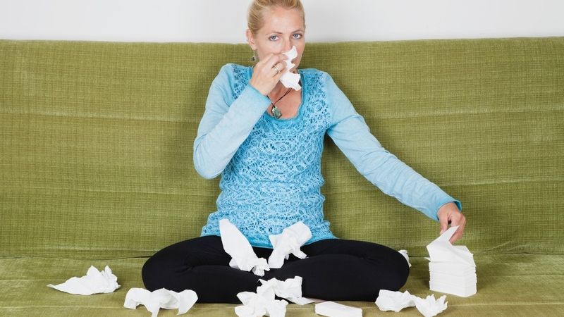 V létě je chřipka spíše na obtíž, ale když přijde, není vhodné se jí snažit přechodit. 