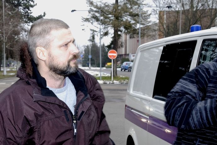 Poslanec Roman Pekárek nastoupil v pondělí 18. 2. 2013 do Vazební věznice v Hradci Králové