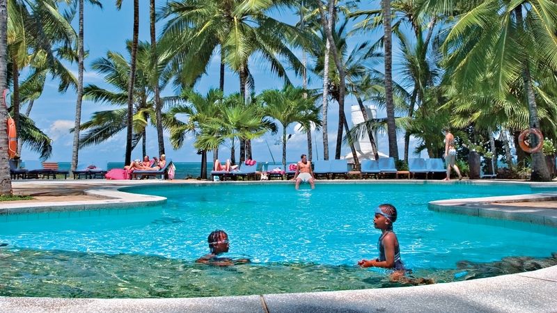 Hotelové resorty tady obvykle leží přímo na pláži, to ale neznamená, že nedisponují bazény.