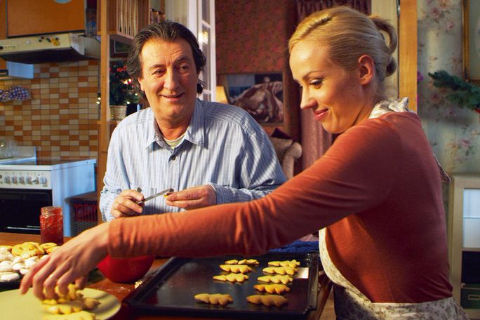 Ve filmu Muži v naději režiséra Jiřího Vejdělka si po boku Bolka Polívky zahrála jeho manželstvím znuděnou dceru Alici.