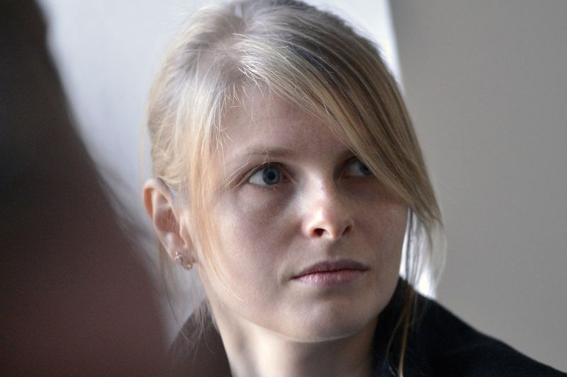 Ukrajinská pornoherečka Anastázie Hagenová-Hryšajová, která se soudí s ministerstvem vnitra, se 4. března dostavila ke Krajskému soudi v Praze.