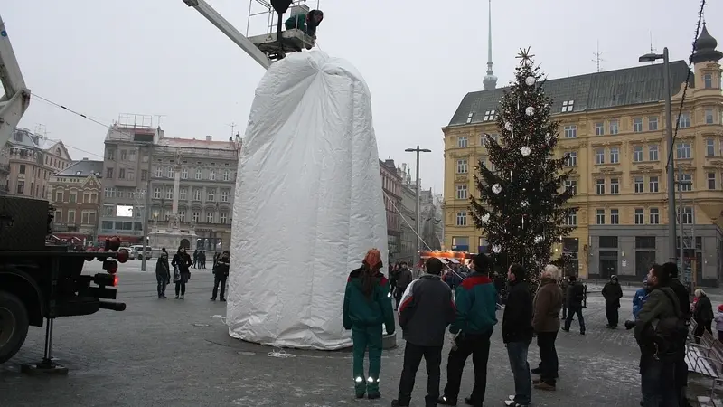 Brnenskemu Orloji Nasadili Ochranu Proti Rachejtlim Blesk Cz