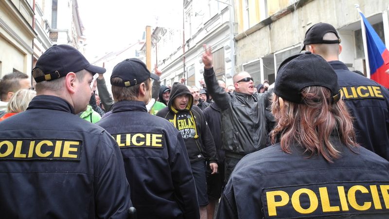 Demonstrace v Duchcově z konce května 2013.