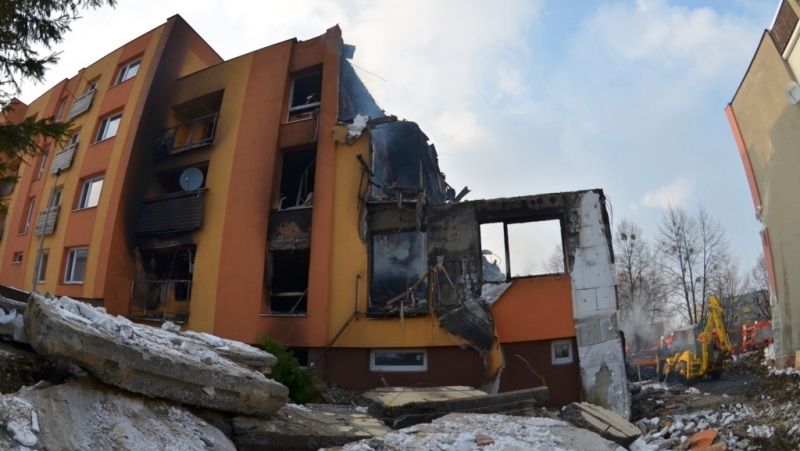 Trosky domu ve Frenštátu pod Radhoštěm poničeného explozí