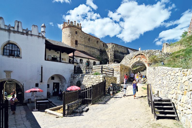 Z původně mohutné stavby boskovického hradu se dochovalo
torzo hradního paláce.
