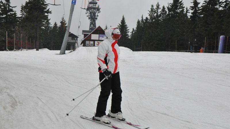 Milovníky zimních sportů čeká několik měsíců lyžařské sezóny. Ilustrační foto