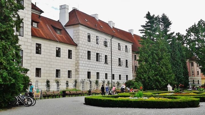 Třeboňský zámek obklopuje anglický park, veřejnosti byl zpřístupněn až v roce 1945 
