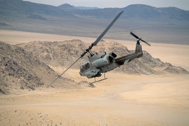 Americký vrtulník AH-1W Cobra v Afghánistánu