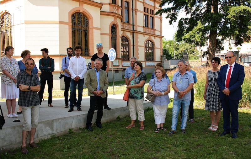 Slavnostní vernisáž otevřela výstavu s názvem Sklářská škola Železný Brod  