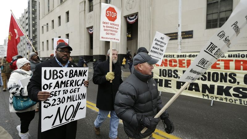 Protest před federálním soudem v Detroitu, který povolil bankrotovou ochranu města před věřiteli.