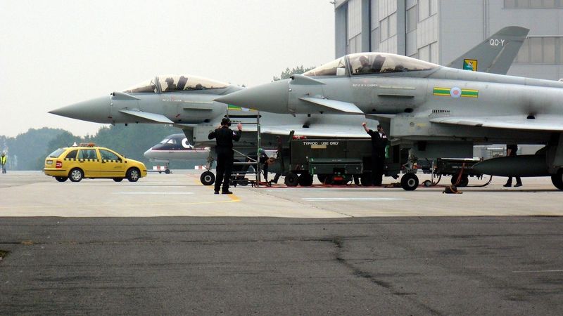 Nejmodernější bojové letouny Typhoon F2 patřící britskému letectvu budou přistály dnes na letišti v Mošnově. O víkendu se totiž stanou jedněmi z lákadel letošních Dnů NATO v Ostravě. 