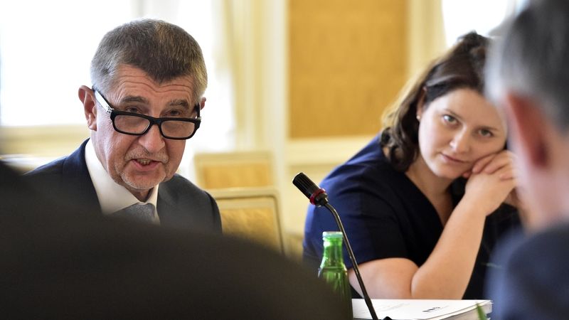 Premiér Andrej Babiš a ministryně práce a sociálních věcí Jana Maláčová při jednání tripartity 