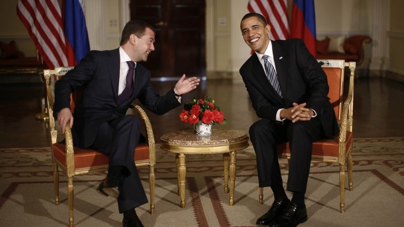 Barack Obama se 1. dubna setkal s Dmitrijem Medveděvem na americké ambasádě v Londýně.