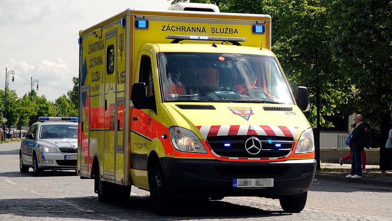 Střet auta s kamionem zavřel dálnici D10 na Mladoboleslavsku, na místě jsou zranění