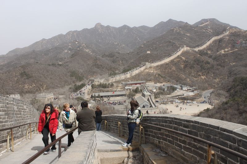 Velká čínská zeď vinoucí se horským terénem