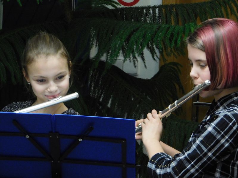 Členky flétnového souboru ZUŠ Dobruška.