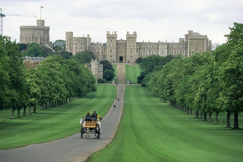Dnes je Windsor jednou z oficiálních rezidencí královny Alžběty II. Dvakrát do roka se tam konají velké ceremoniály.