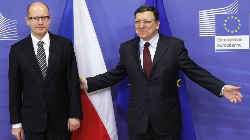 Předseda Evropské komise José Manuel Barroso (vpravo) s premiérem Bohuslavem Sobotkou
