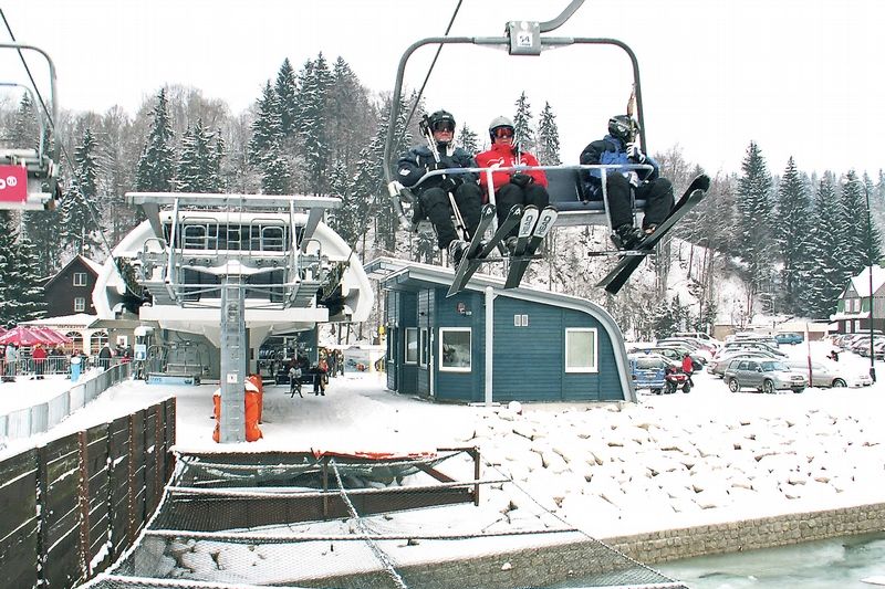 Šanci lyžovat využilo ve Špindlerově Mlýně okolo pěti tisíc lidí.