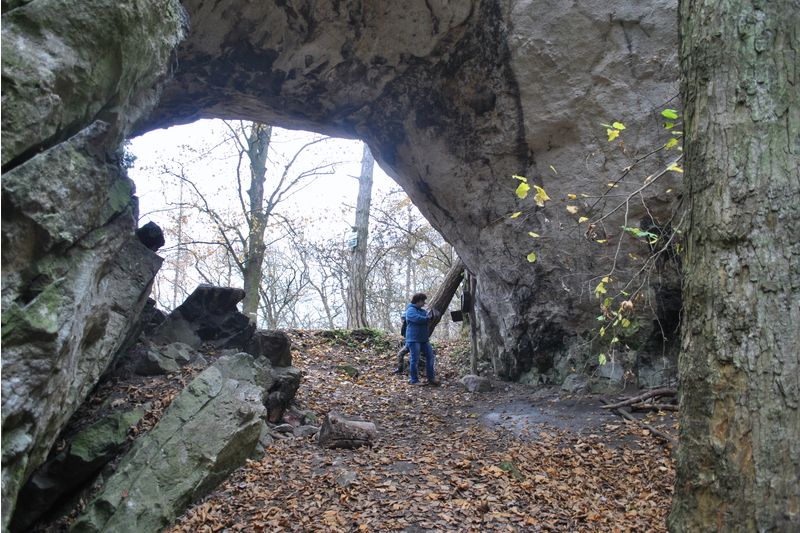Aksamitova brána, kdysi vchod do jeskyně