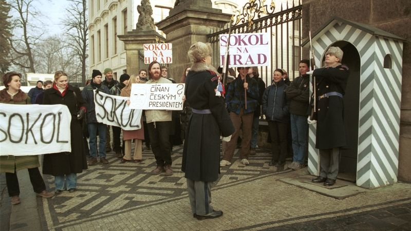 Demonstrace na podporu Jana Sokola při prezidentské volbě v roce 2003.