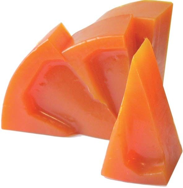 Oranžové mýdlo Karma (125 Kč/10 g) využijeme přes den v koupelně i v kuchyni, kde bude atraktivním doplňkem umyvadla, sprchy i kuchyňského dřezu. 