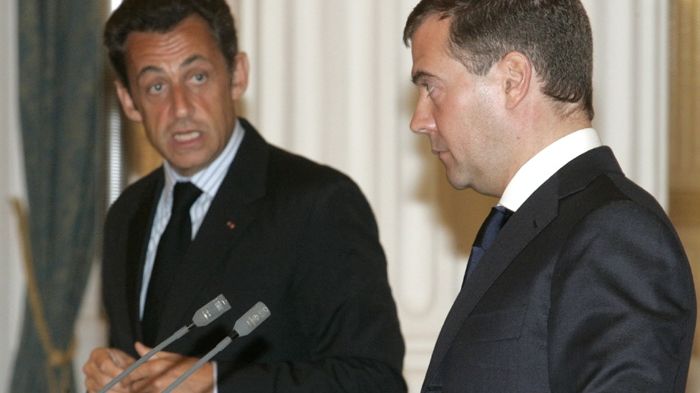 Francouzský prezident Nicolas Sarkozy a ruský prezident Dmitrij Medveděv