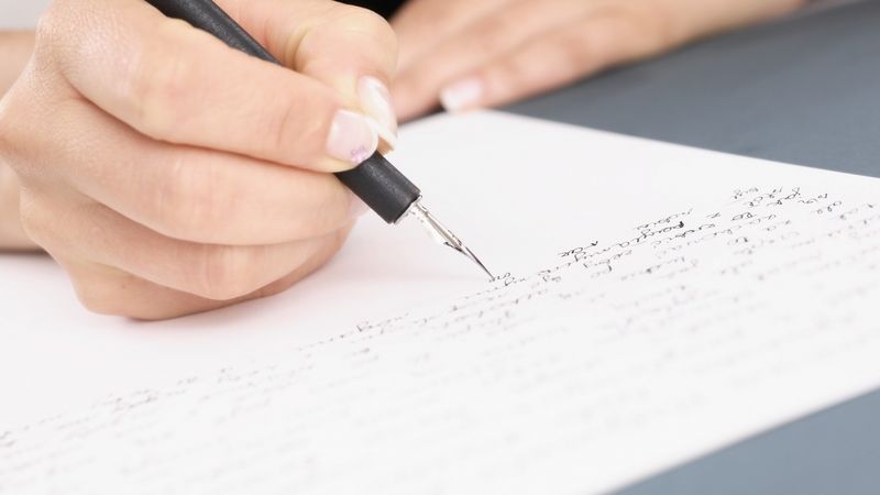 Slepé ženě přestala psát tužka při psaní románu. Neměla, jak na to přijít. Ilustrační foto