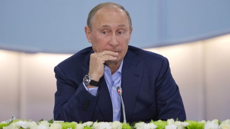 Putinova vláda původně odhadovala  výši výdajů na 12 miliard dolarů.