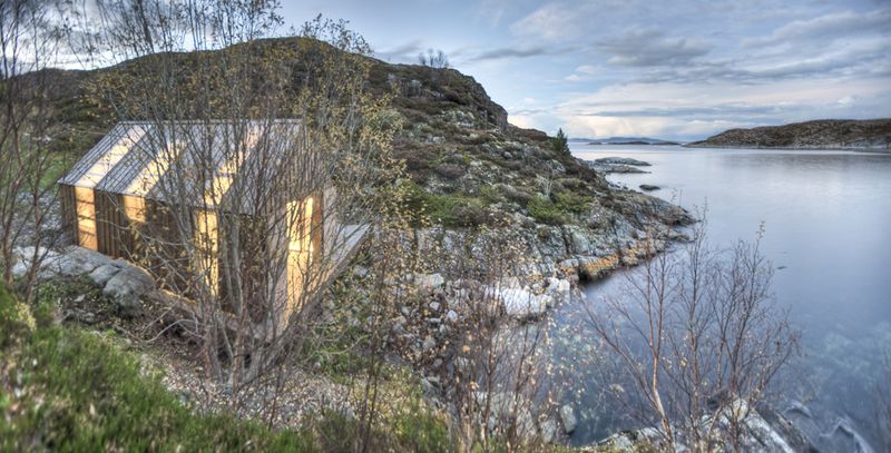 Loděnice patří k typickým stavbám norského pobřeží.